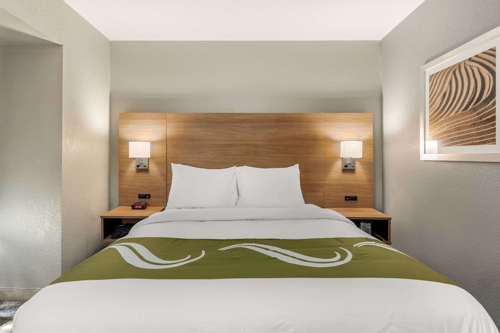 Standard Room, 1 Queen Bed, Non Smoking - Photo 4