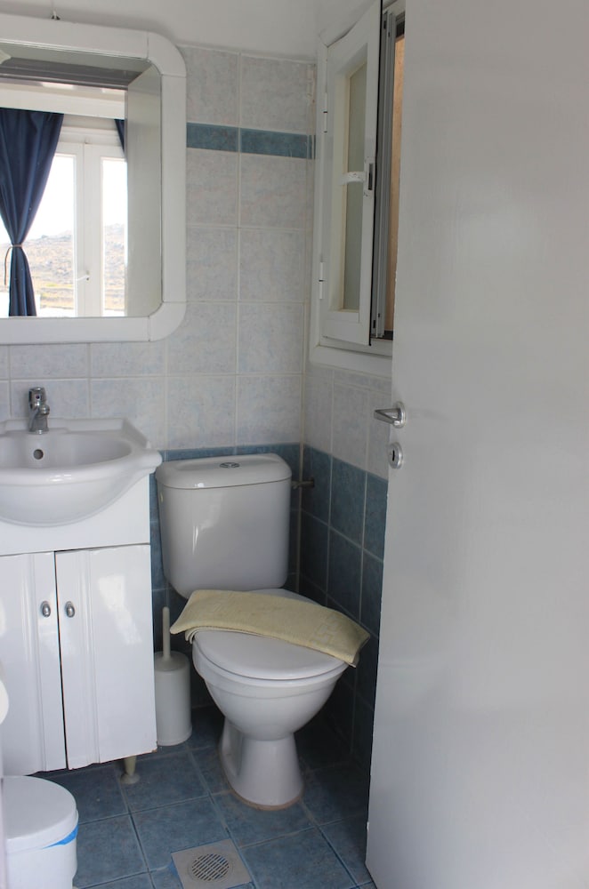 Basic Triple Room photo 3
