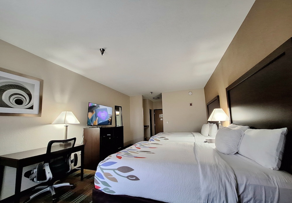 Room, 2 Queen Beds - Photo 4