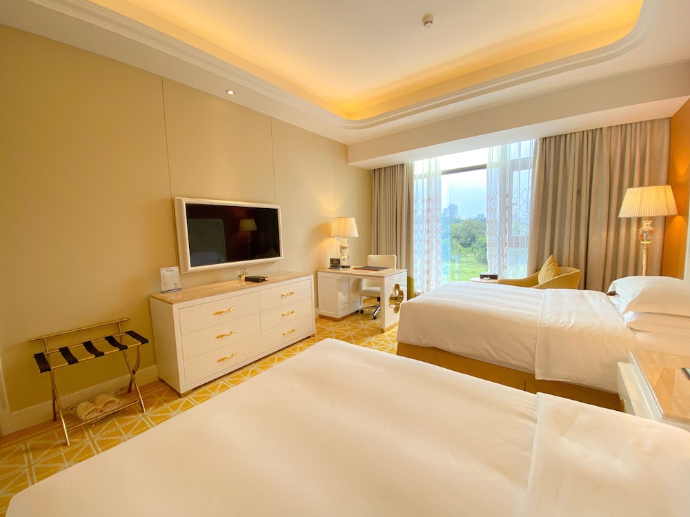 Superior Twin Room, City View - Photo 3