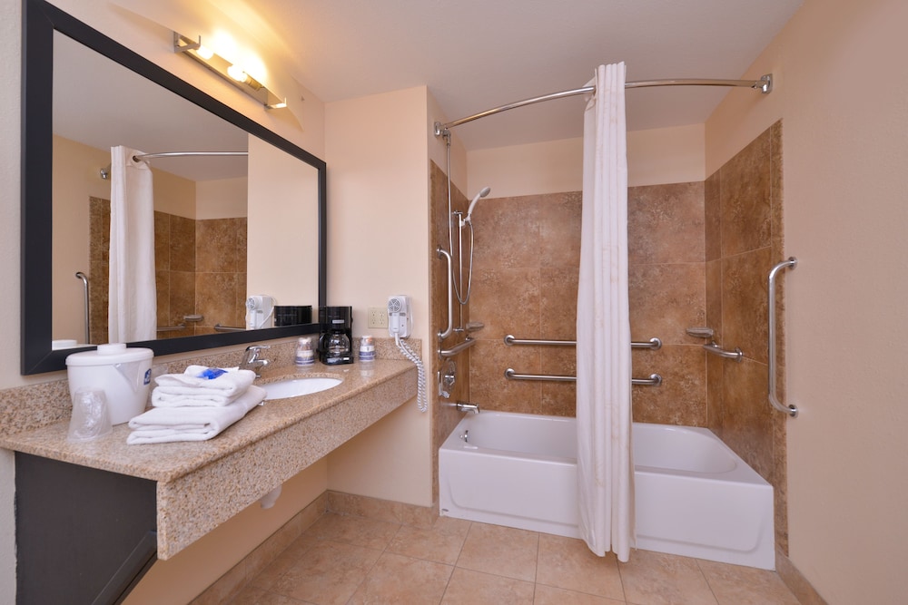 Suite, 1 King Bed, Non Smoking - Photo 15