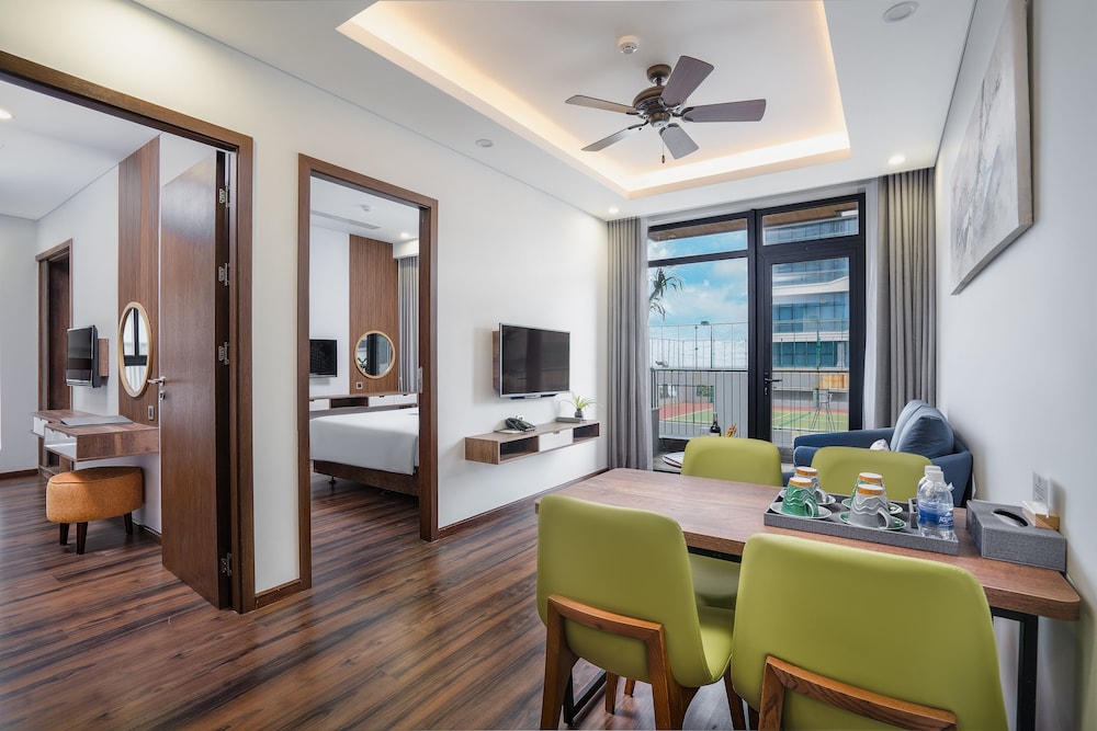 2-Bedroom Apartment Partial Ocean View - Photo 1