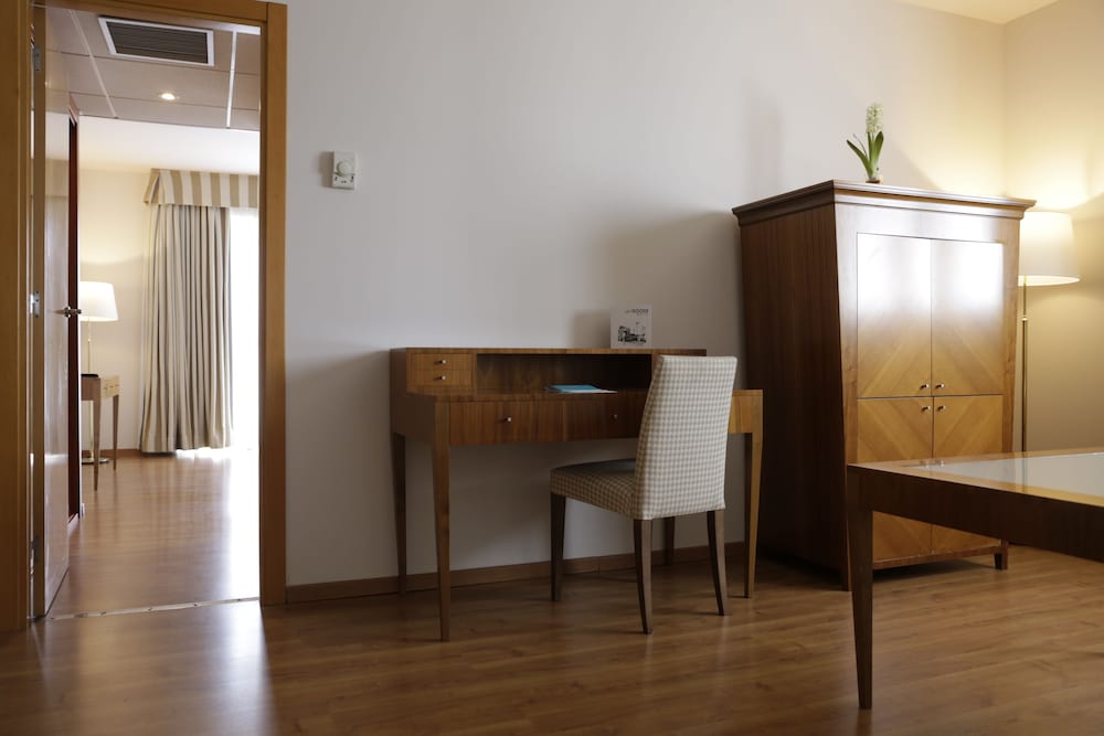 Junior Suite (Single Use) - Photo 16