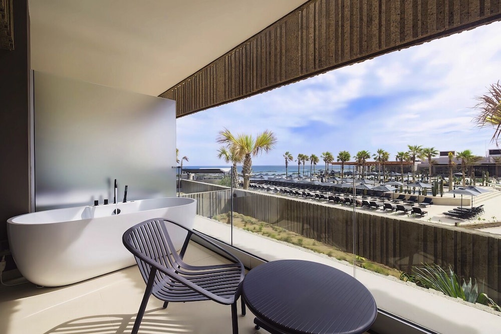 Preferred Club Junior Suite Ocean View King