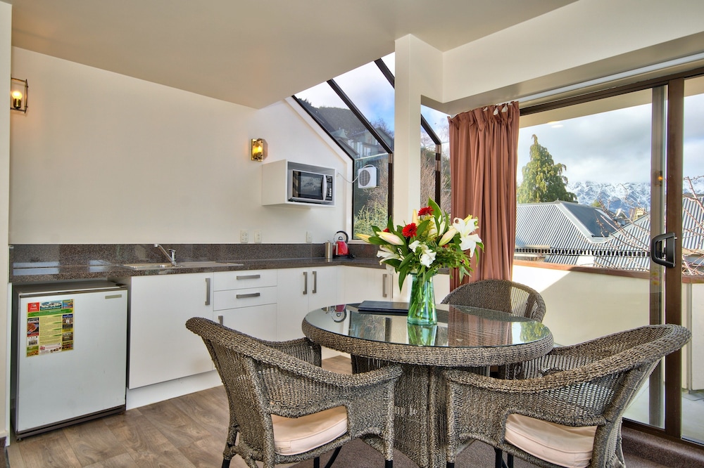 Classic Apartment, 2 Bedrooms, Kitchen photo 3