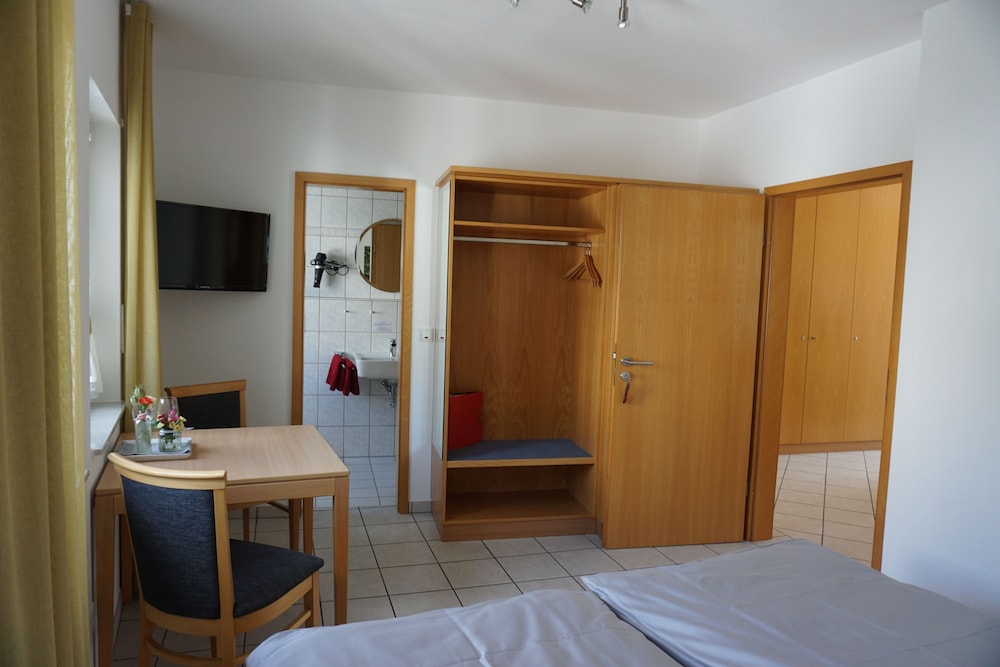 Standard Double Room - Photo 2