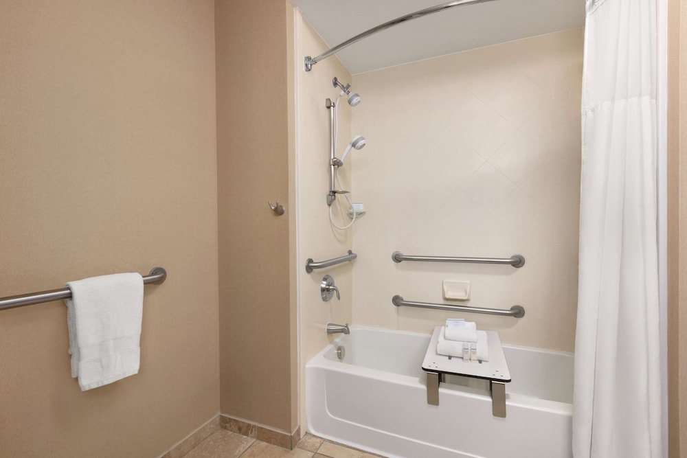 Room, Accessible, Non Smoking - Photo 3
