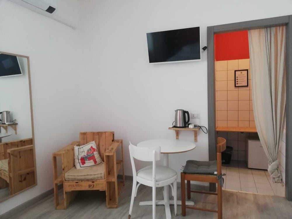 Economy Room, 1 Double Bed, Accessible, Private Bathroom photo 2