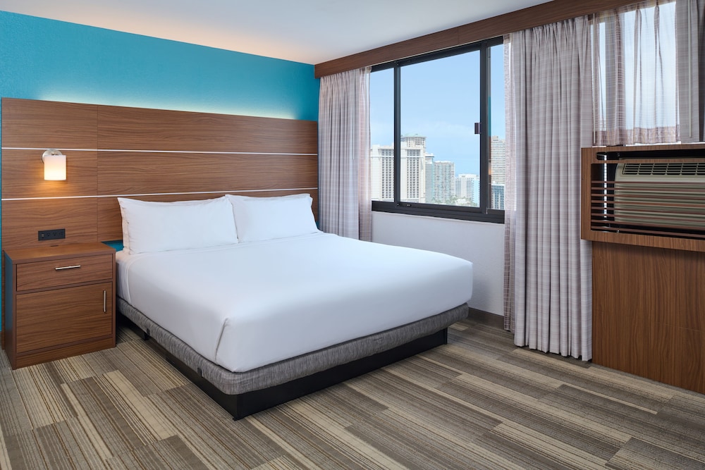 Suite, 1 King Bed, Partial Ocean View - Photo 3