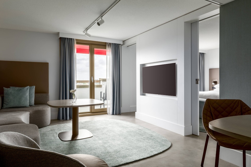 Club Suite, 1 Bedroom, Balcony photo 3