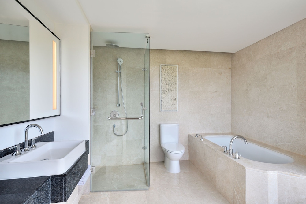 Club Suite, 1 King Bed, Lake View - Photo 6