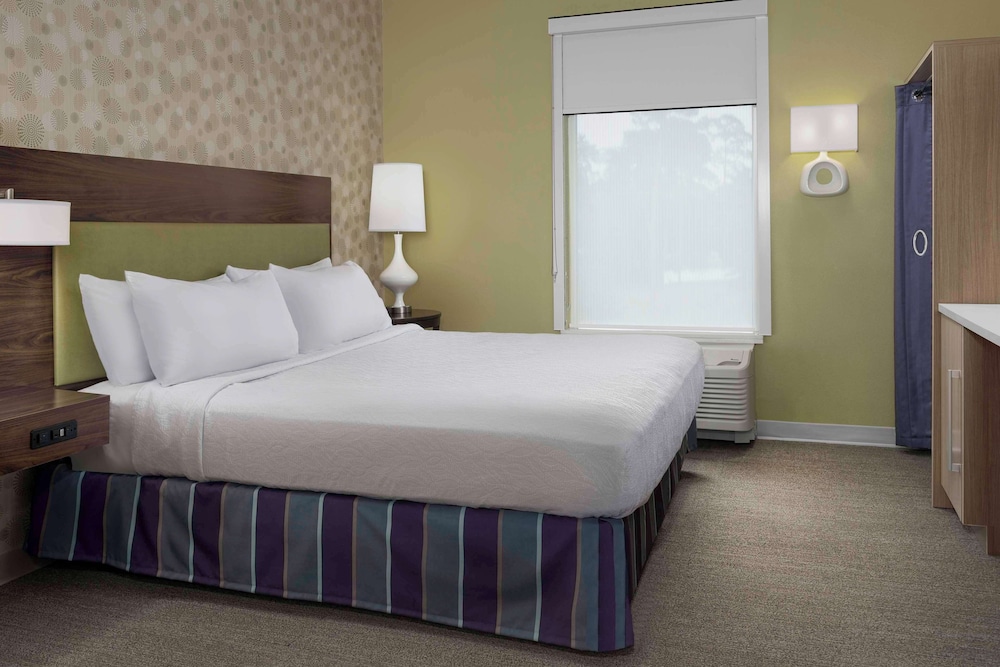 Studio, 1 King Bed, Accessible, Bathtub
