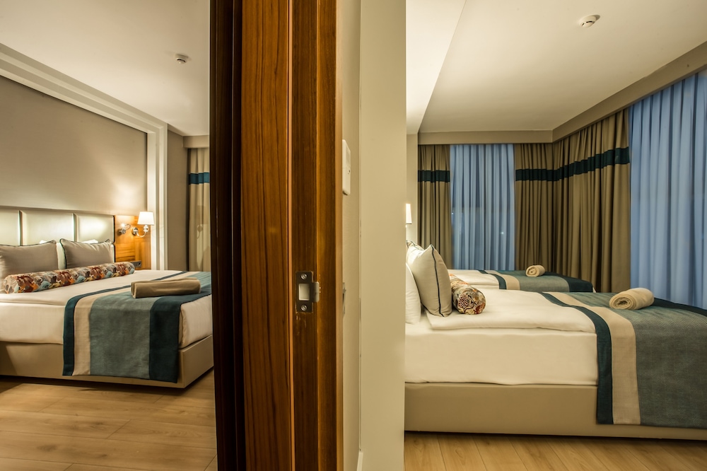 Family Room, 2 Bedrooms, Mountain View photo 1