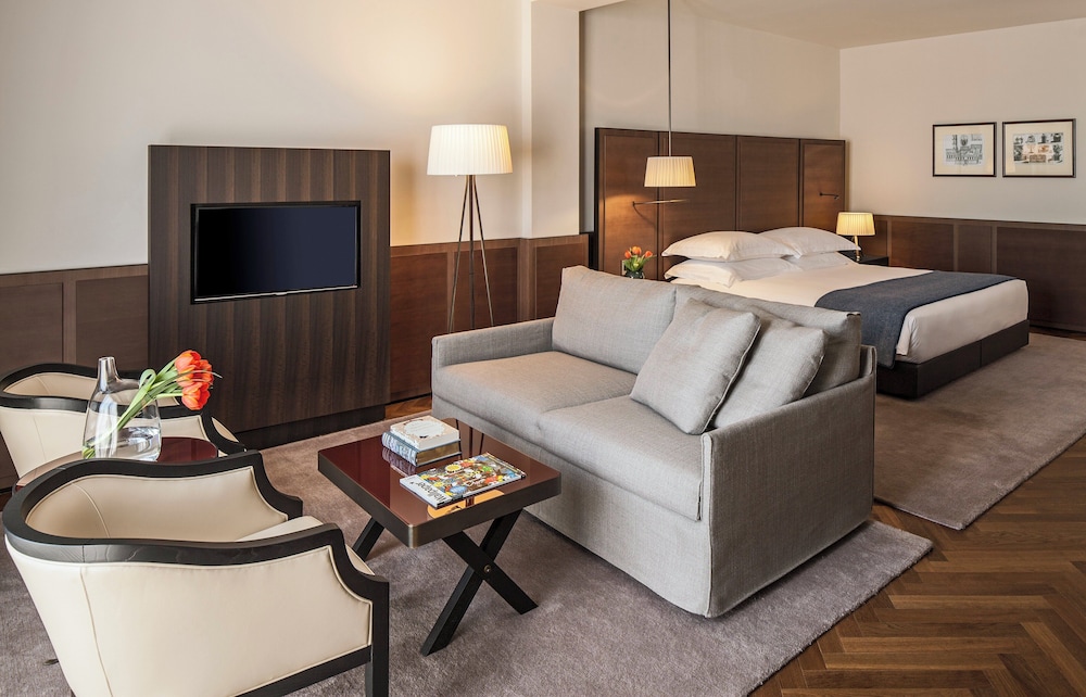 Junior Suite with Balcony and Old City View. - Photo 2
