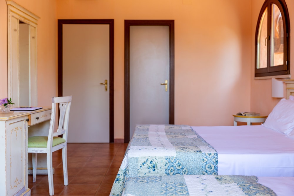 Comfort Triple Room