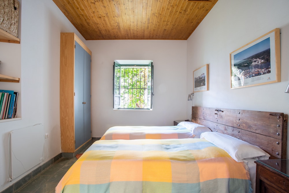Traditional Cottage, 4 Bedrooms, Patio photo 3