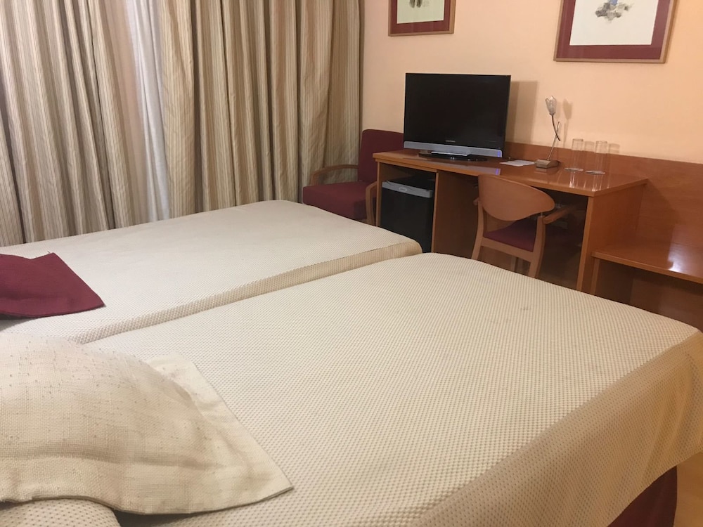 Triple Room (3 Adults) - Photo 2