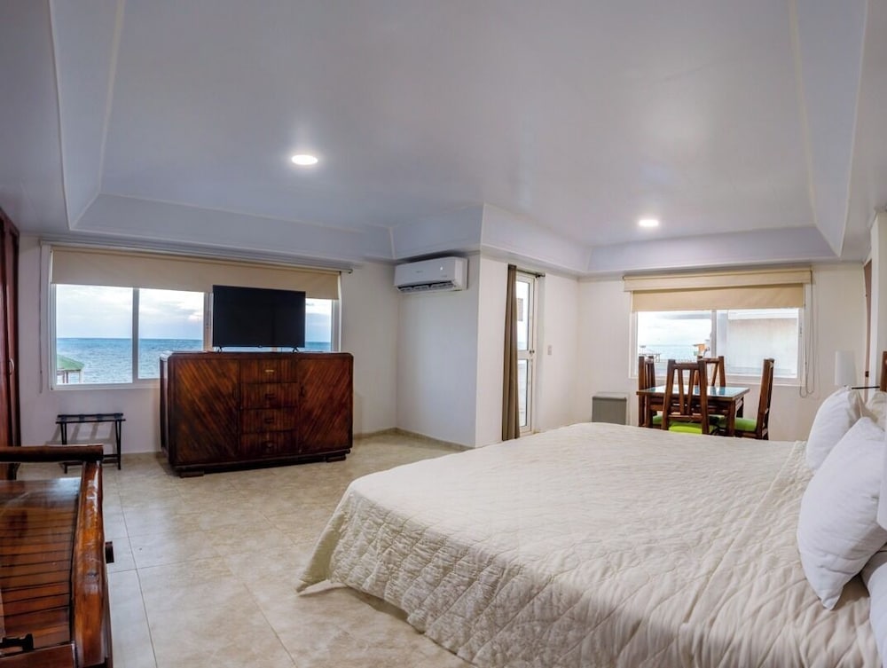 Grand Room, Partial Ocean View photo 1