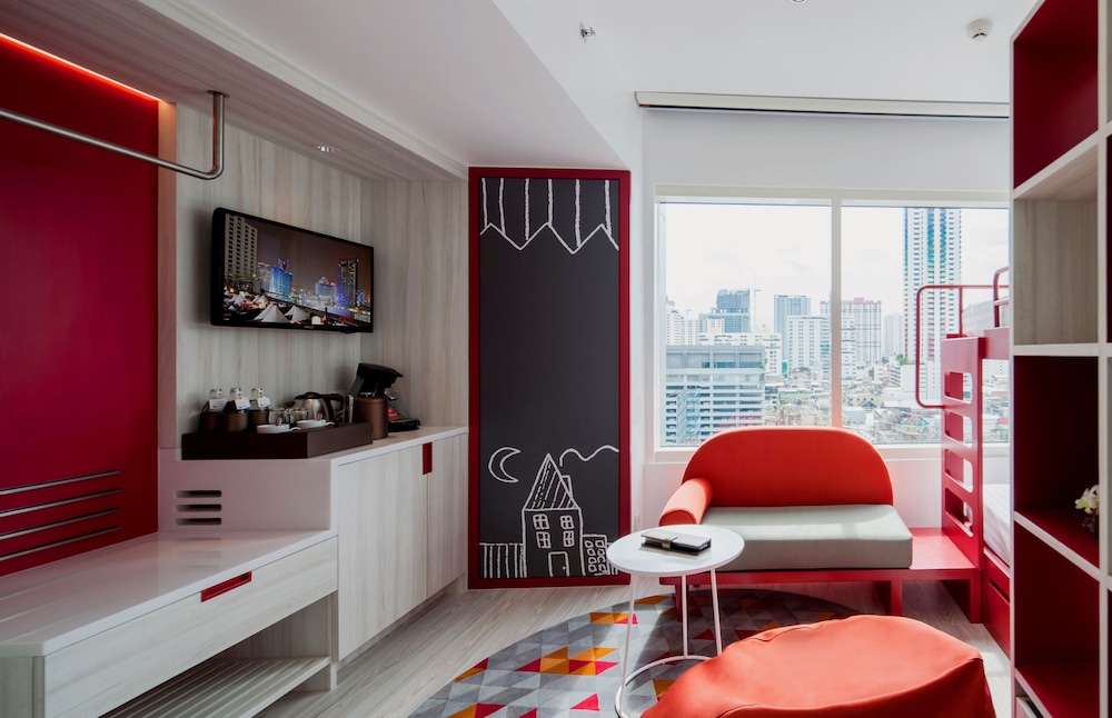 Family Room (Premium, Residence King + Bunk Beds) photo 1