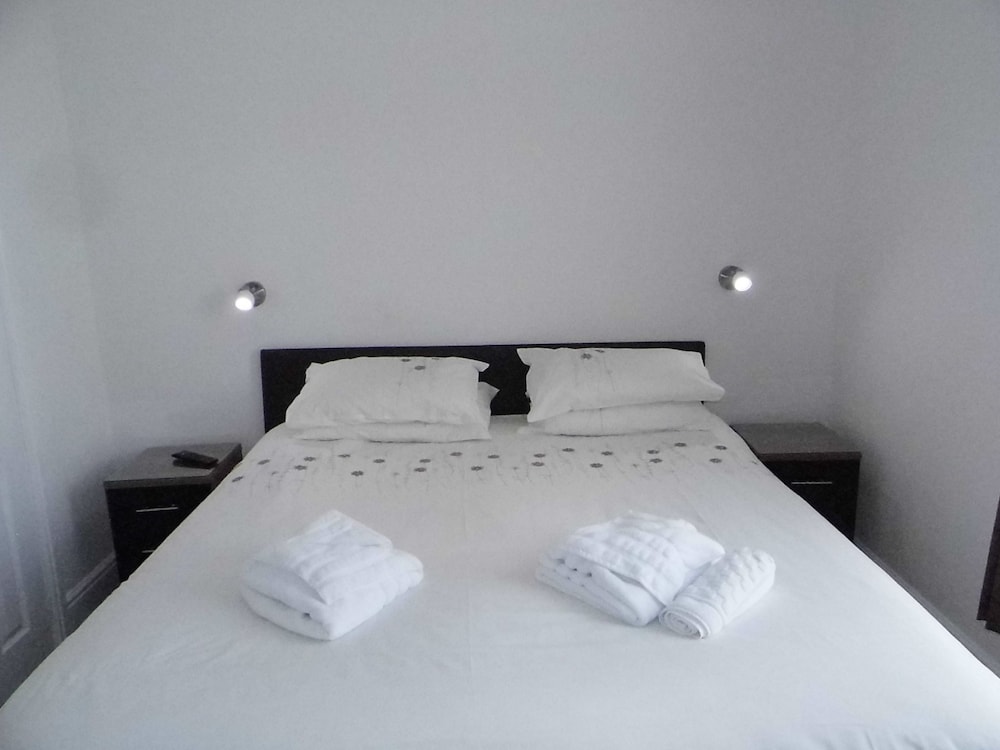 Standard Double Room, 1 King Bed photo 3