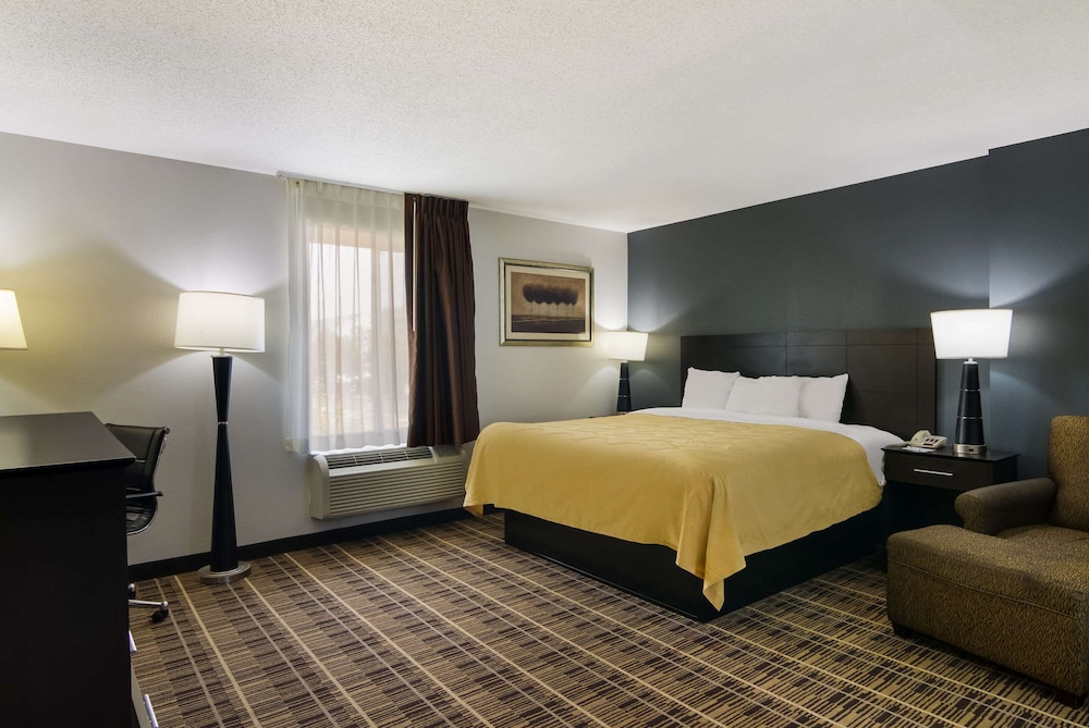 Suite, 1 King Bed, Non Smoking - Photo 7
