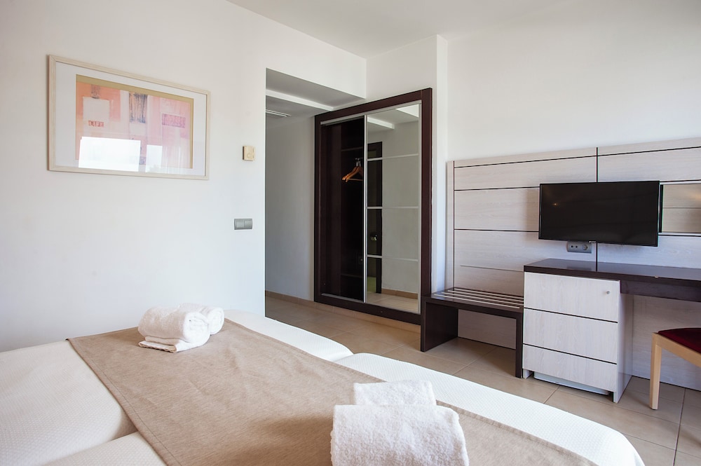 Double Room, Balcony - Photo 7