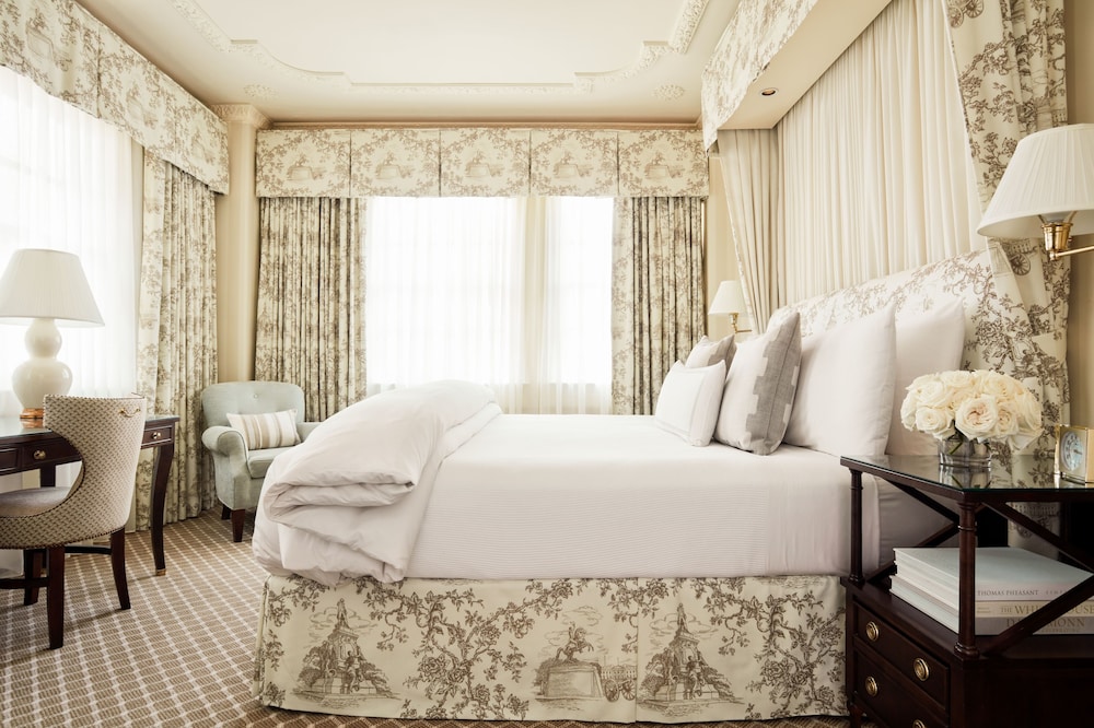 Luxury Suite, 1 Bedroom (St Johns Church View with King Bed)