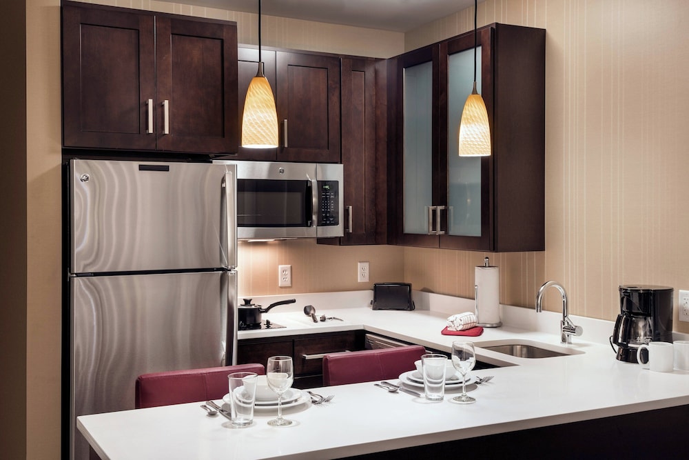 Executive Suite, 1 Bedroom, Non Smoking thumbnail 6