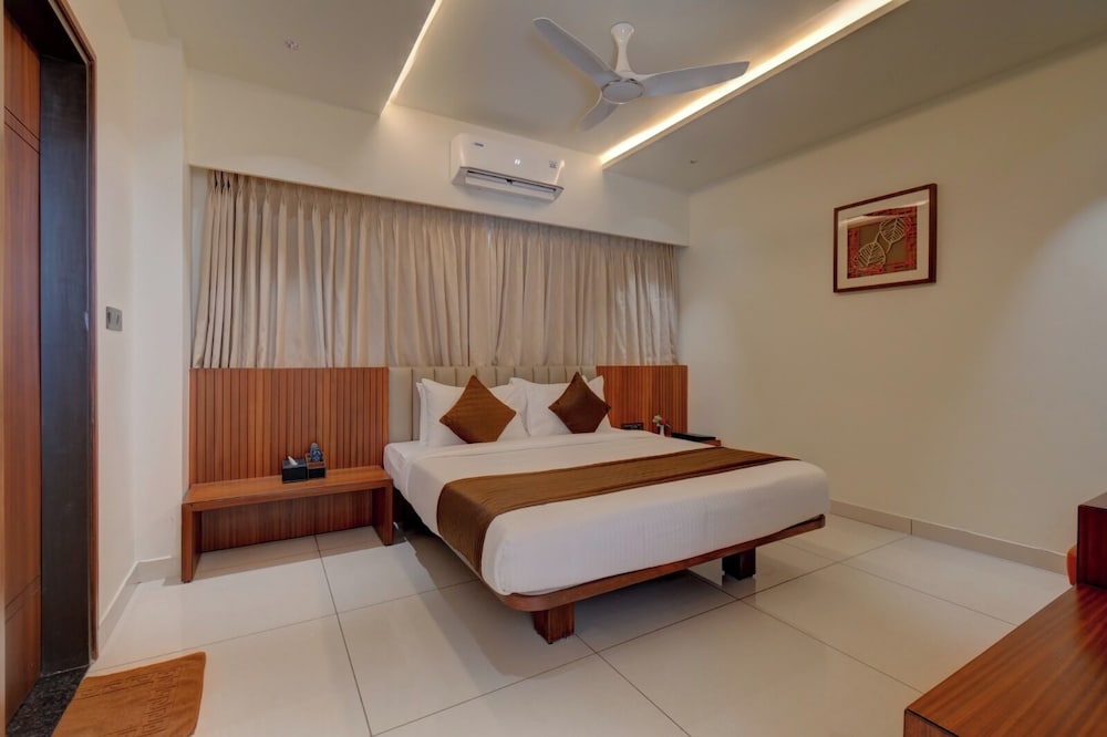 Superior Room with City View
