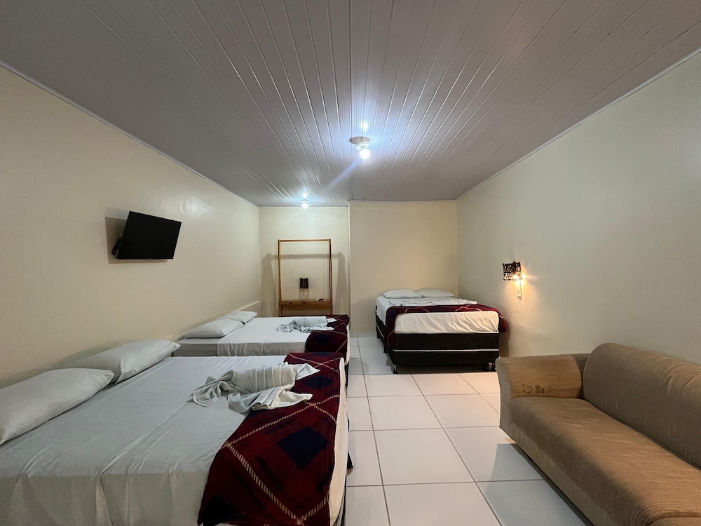 Family Room, Multiple Beds, Private Bathroom, Ground Floor photo 1
