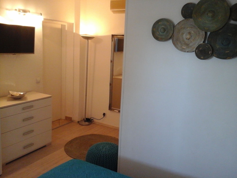 Studio (nr. 2) with parking photo 2