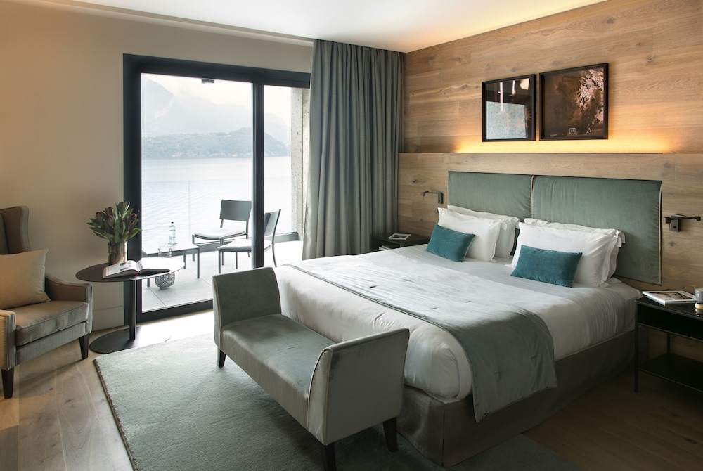 Superior Room, Lake View