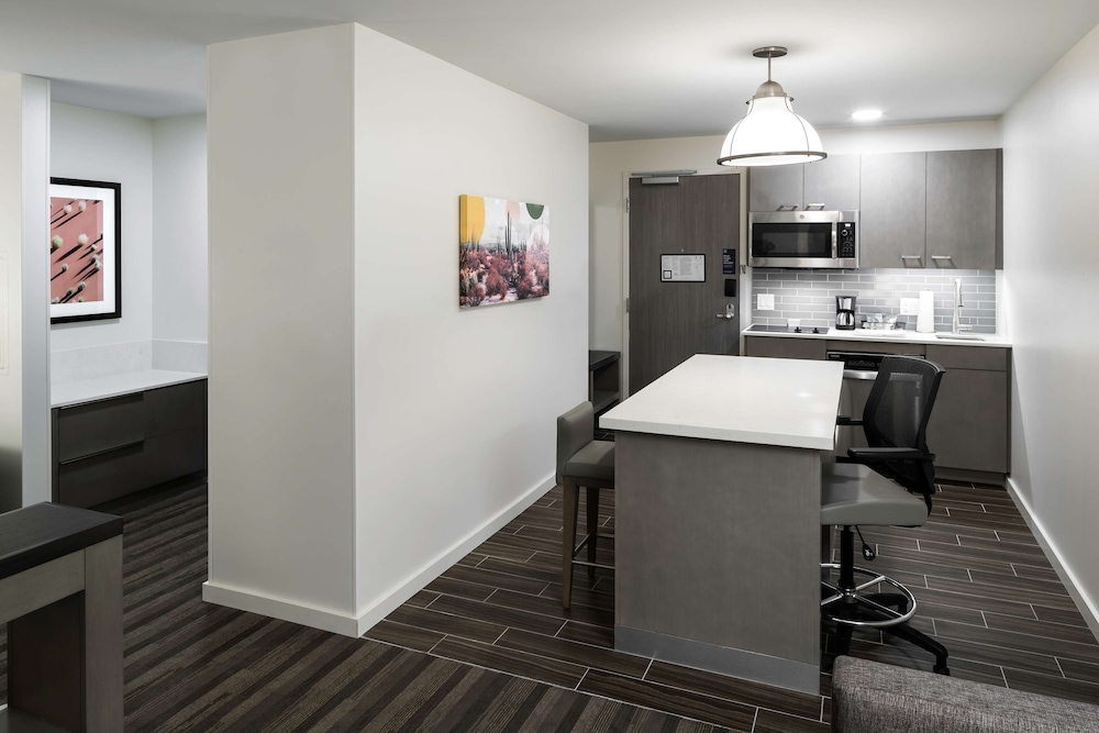 Suite, 1 Bedroom, Kitchen (1 King Bed, High Floor, Sofabed) - Photo 4