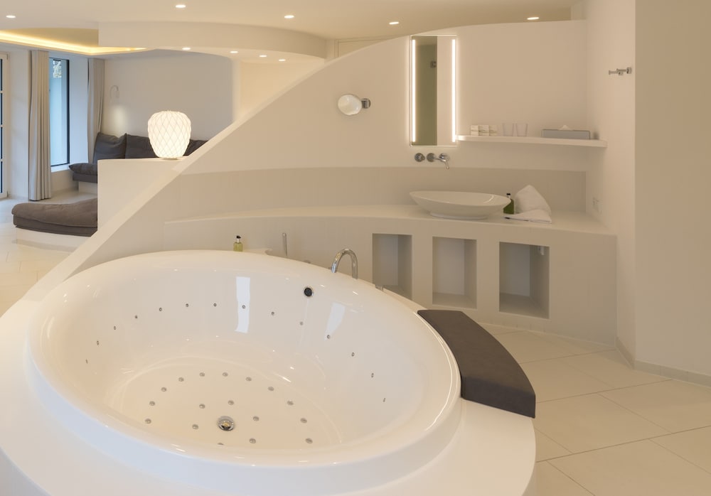 Superior Suite, Jetted Tub, Hill View (Suite Inflagranti) photo 3