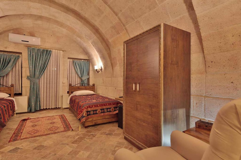 112 - ARCHWAY BALCON ROOM photo 3