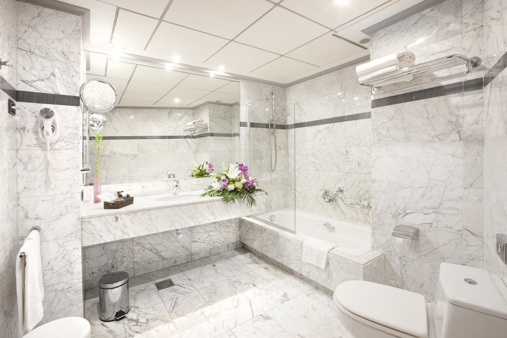 Standard Triple Room, 3 Twin Beds, Private Bathroom, City View - Photo 4