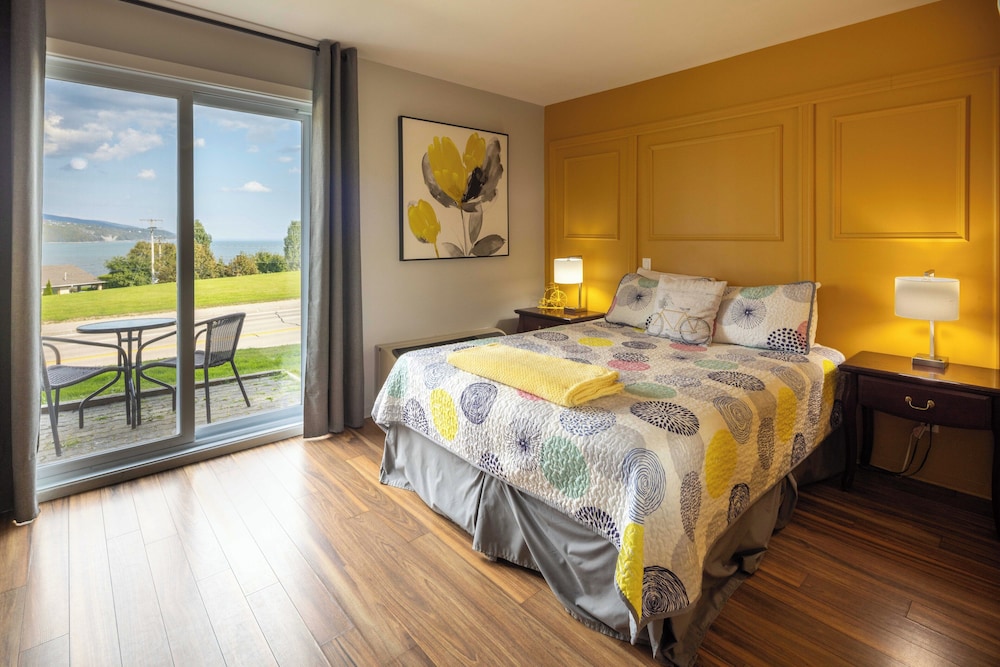 Standard Room, 1 Queen Bed, River View