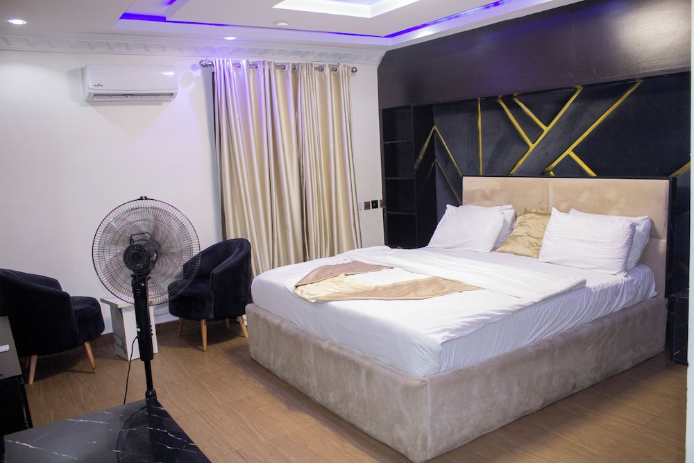 Executive Room, 1 King Bed, Balcony photo 3