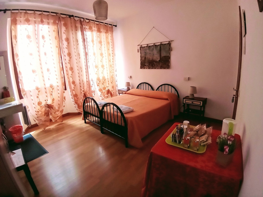 Superior Double or Twin Room, Shared Bathroom photo 1