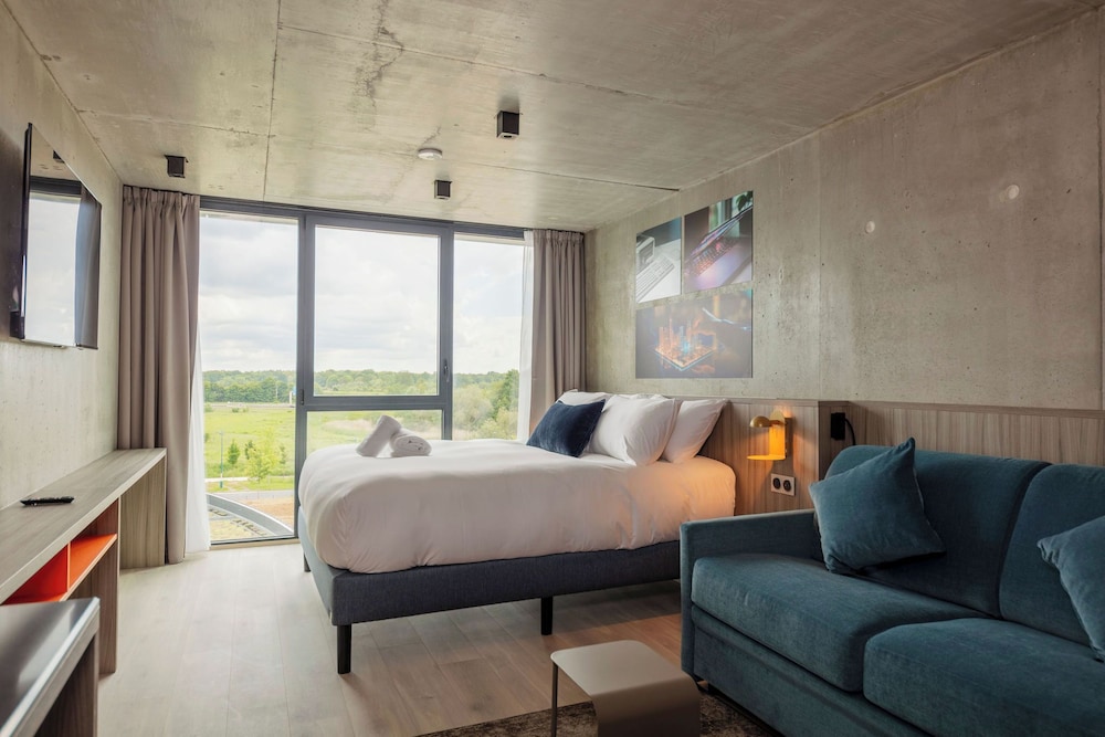 Club Double or Twin Room, Pool Access