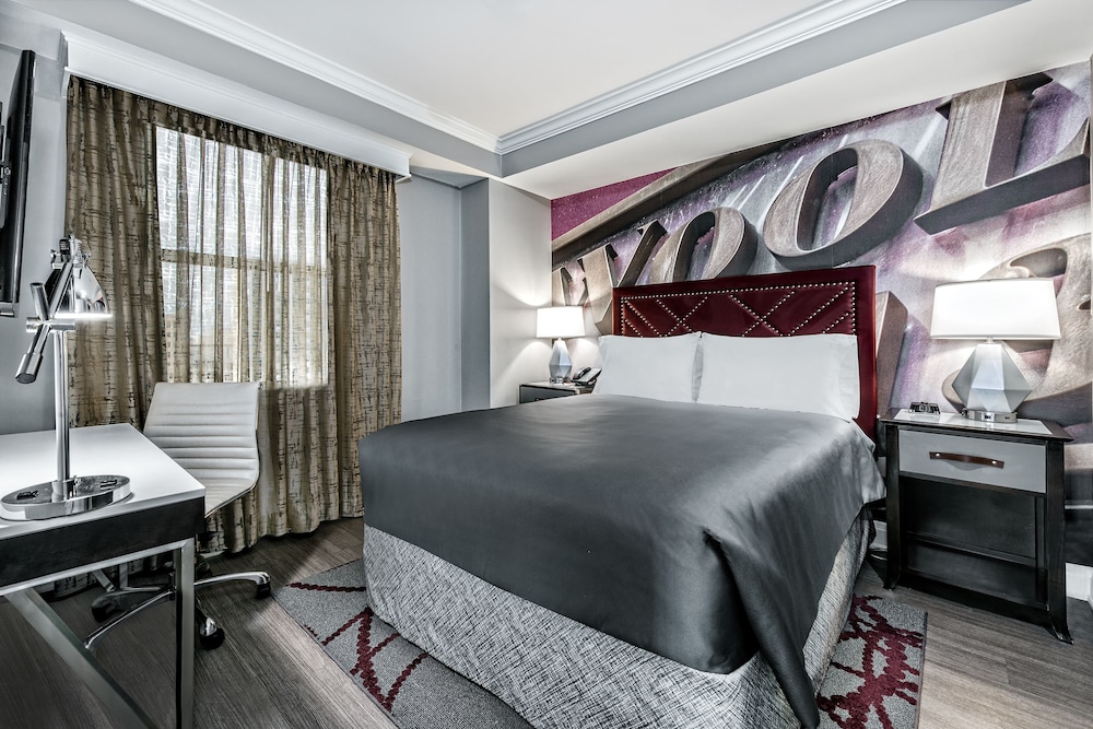 Suite, 1 King Bed - Photo 2
