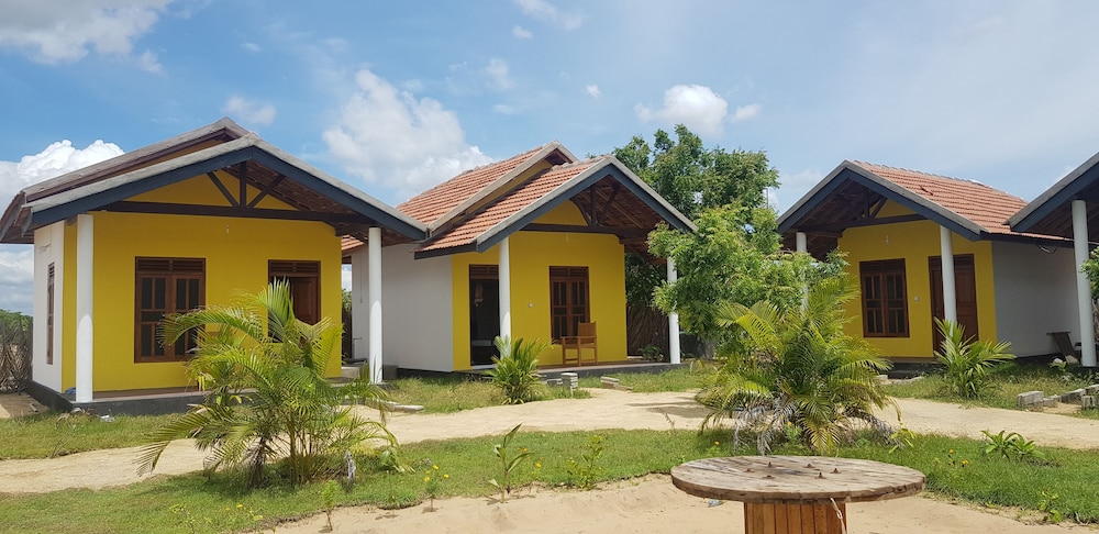 Comfort Triple Room, Multiple Beds, Beach View, Beachside photo 1