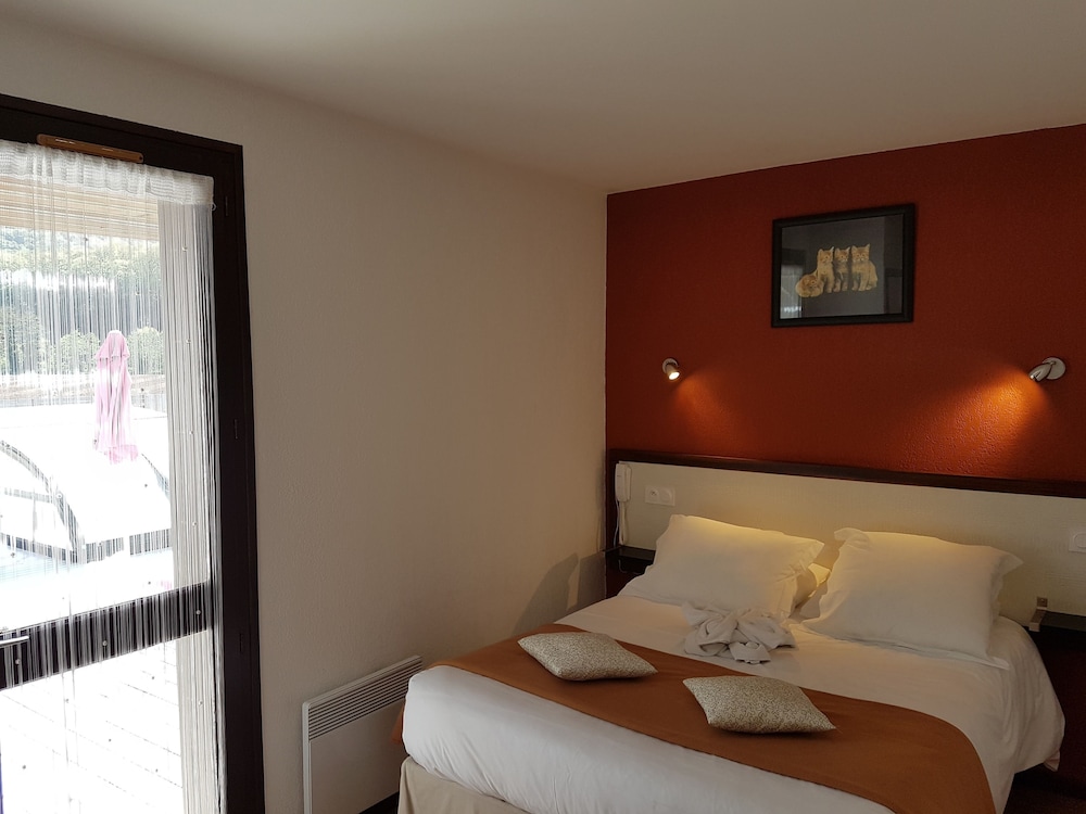 Triple Family Room, ground floor, pool side terrace photo 2