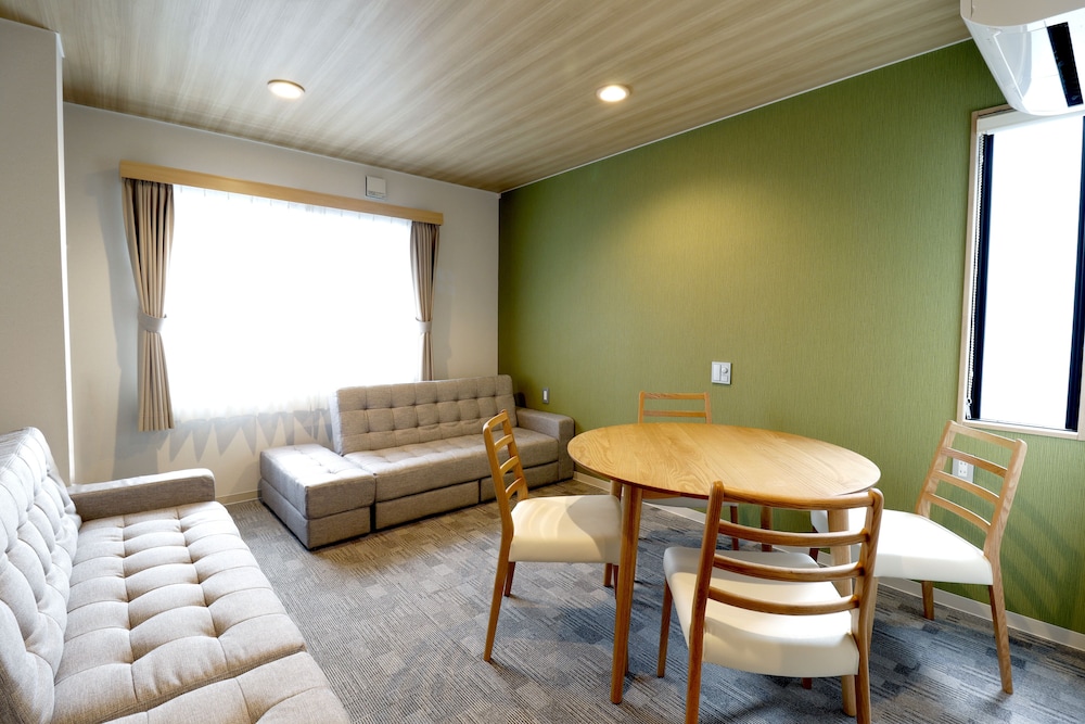 One-Bedroom Suite - Photo 2