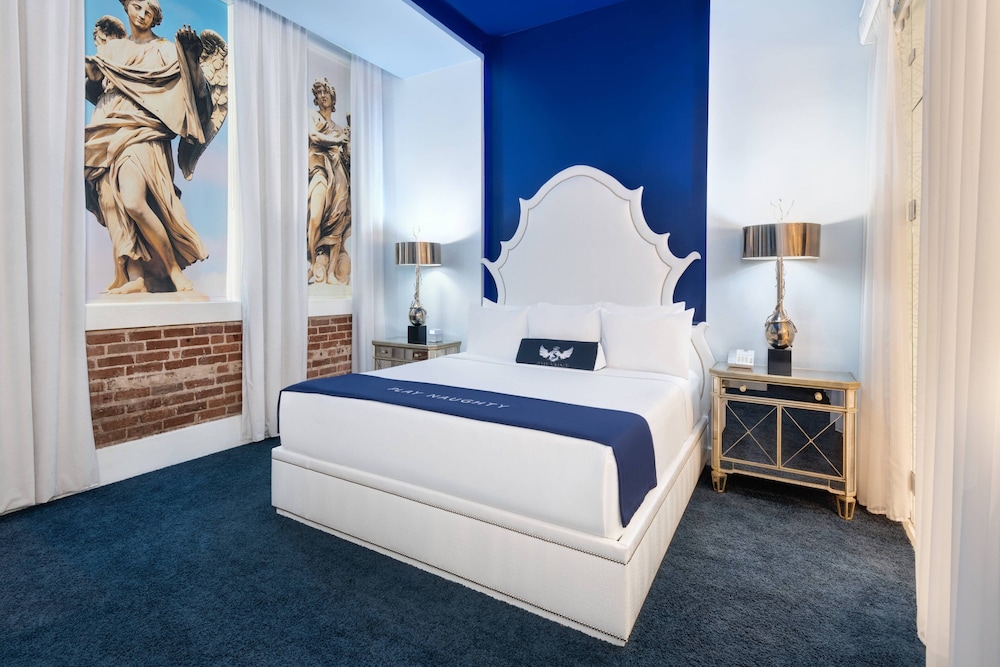 Suite, 1 Bedroom - Photo 3