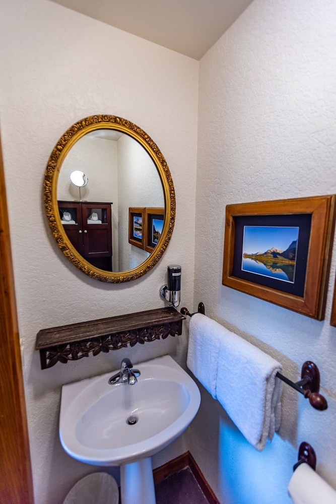 Travellers King Room