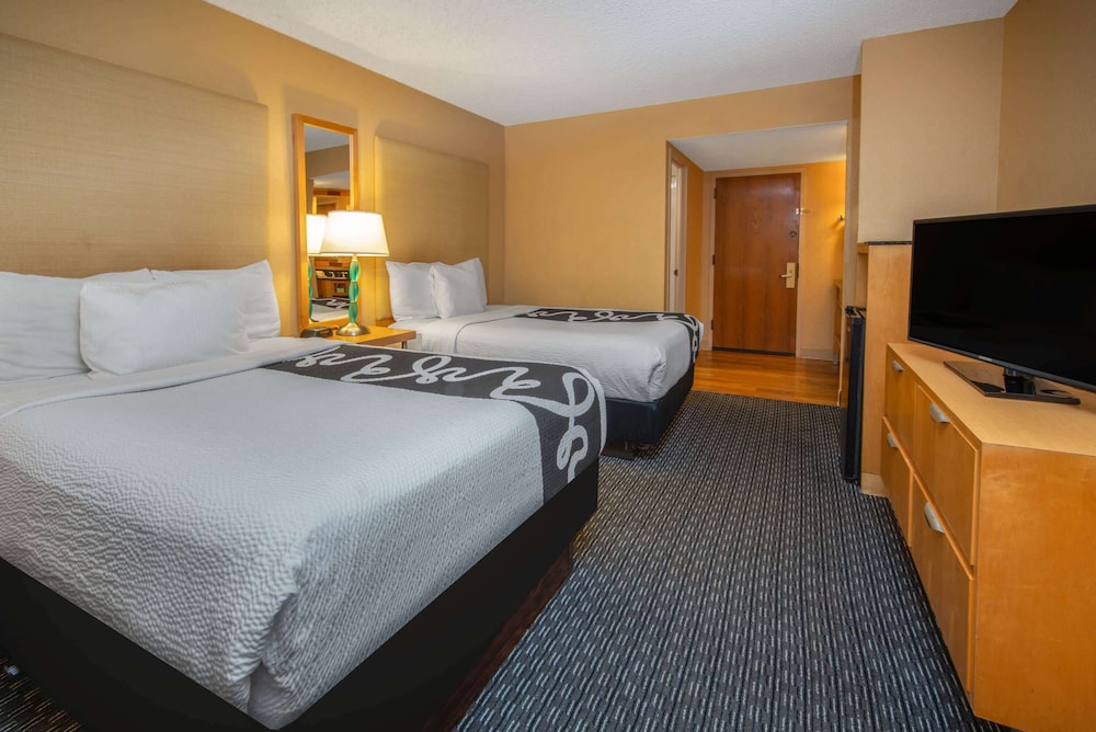 Room, 2 Double Beds, Non Smoking - Photo 3