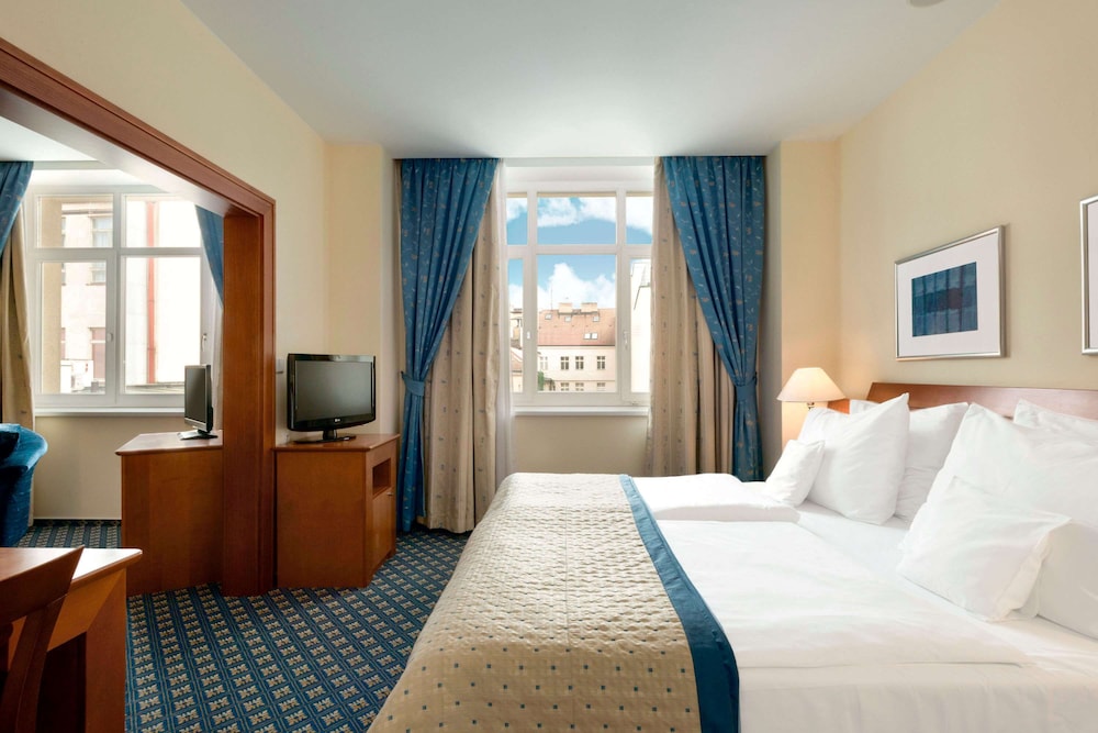 Suite, 1 King Bed, Non Smoking