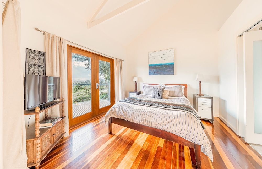 Deluxe Cottage, 1 Queen Bed with Sofa bed, Vineyard View photo 1