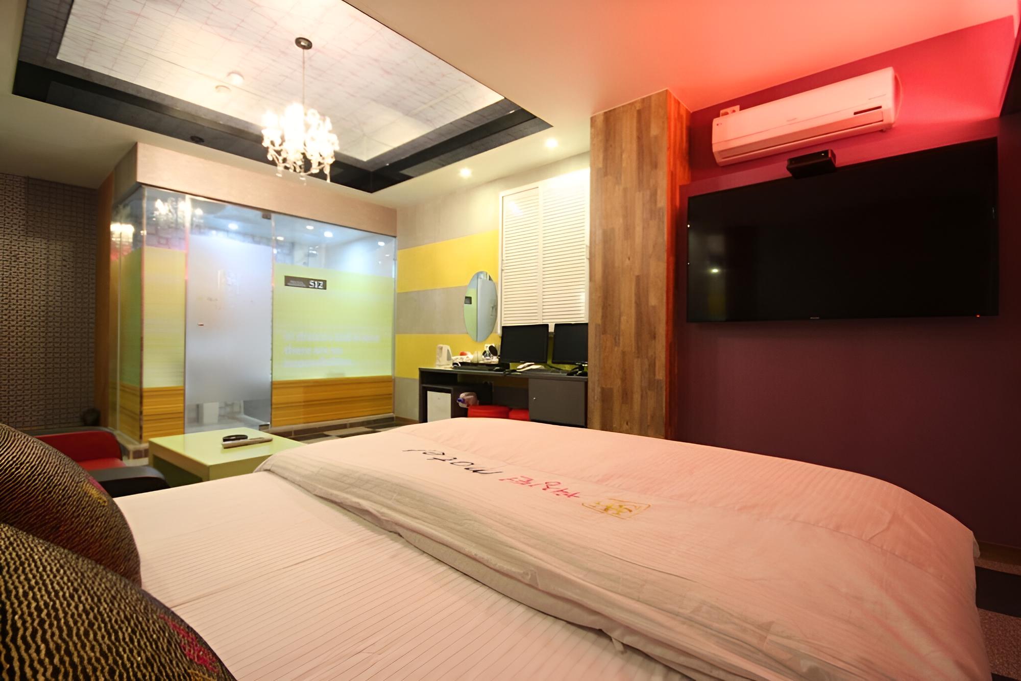 Room (VIP (Special Room/2PC/Netflix YouTube) - Photo 3